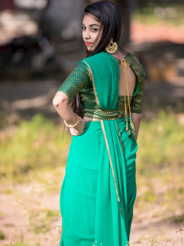 a fashionable wear to women Green Saree 2356